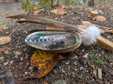Smudge bowl with feather